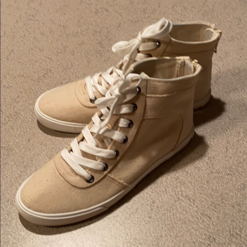 Cute causal tennis shoes